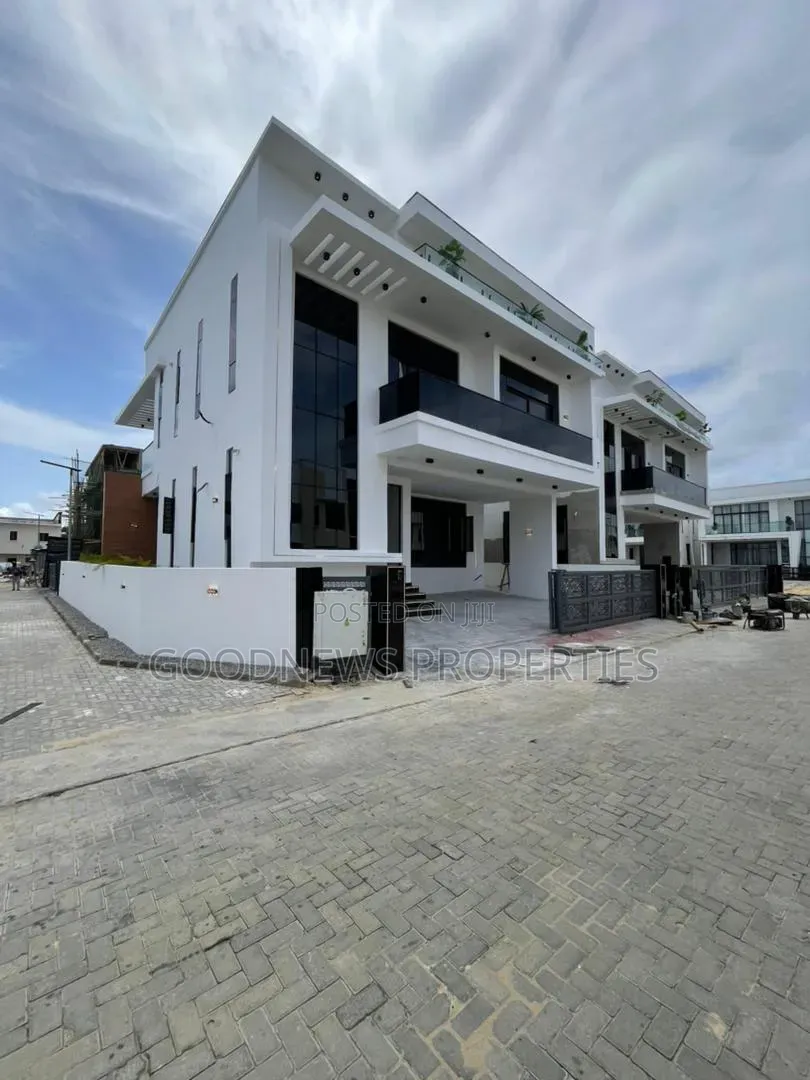 5bdrm Duplex in Chevron Toll Gate for sale in Chevron
