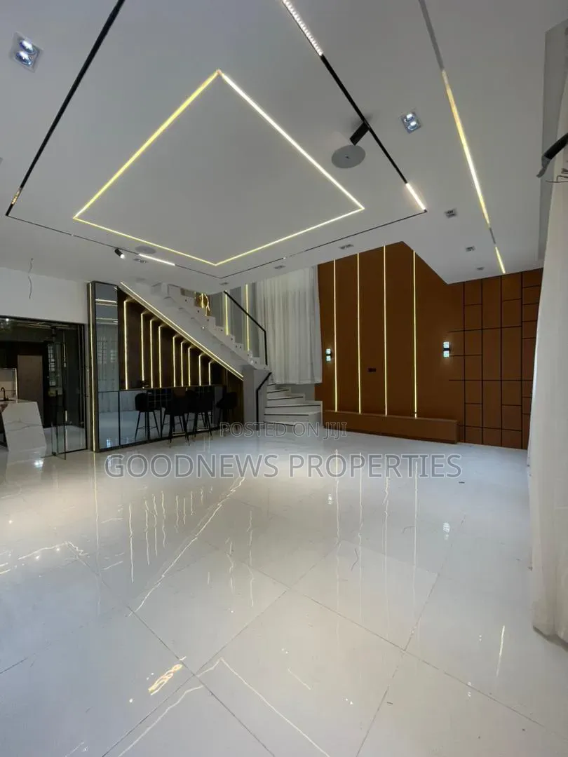 5bdrm Duplex in Chevron Toll Gate for sale in Chevron