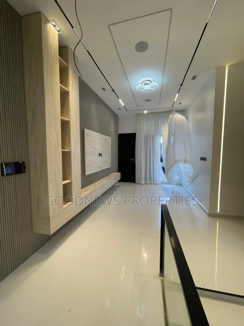 5bdrm Duplex in Chevron Toll Gate for sale in Chevron