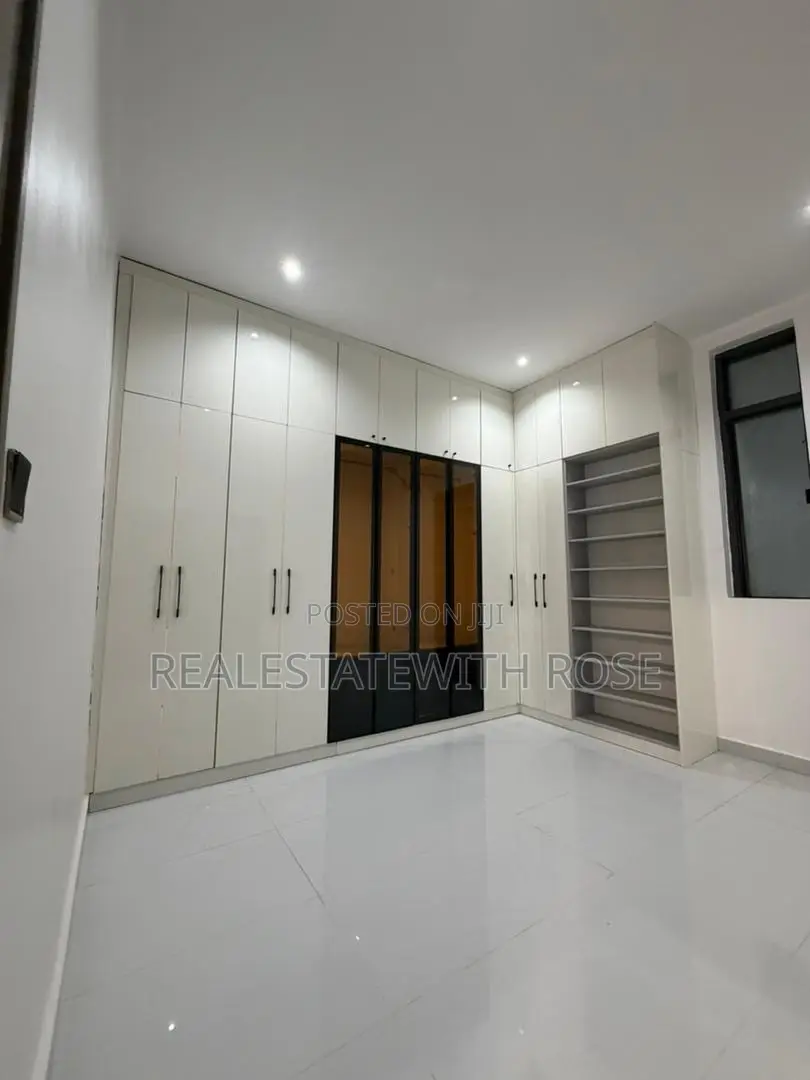 5bdrm Duplex in Not In An Estate, Apo Resettlement for sale in Apo Resettlement