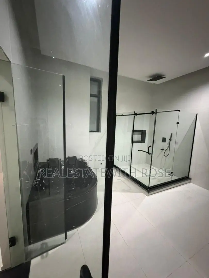 5bdrm Duplex in Resettlement for sale in Apo Resettlement