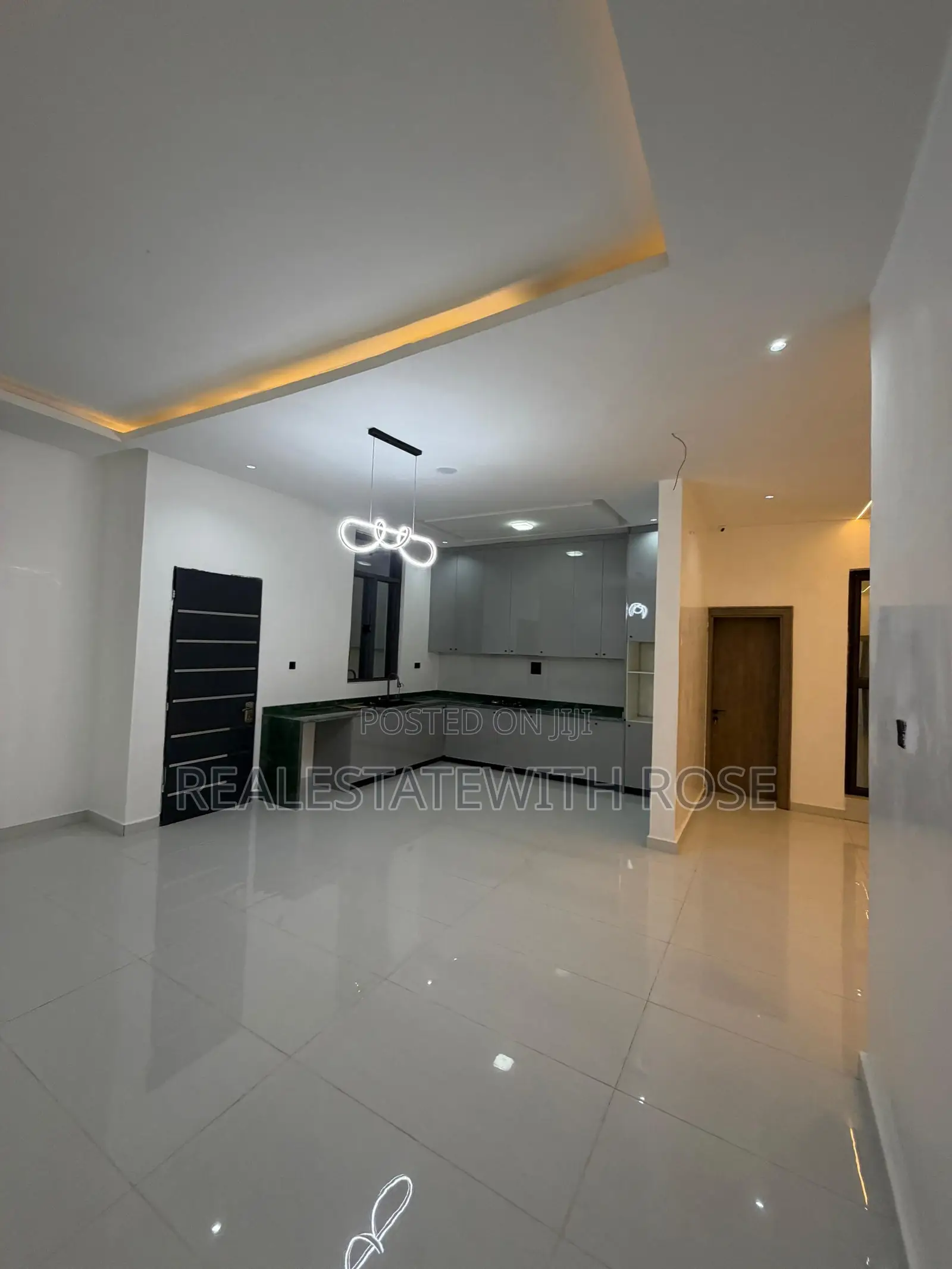 5bdrm Duplex in Resettlement for sale in Apo Resettlement