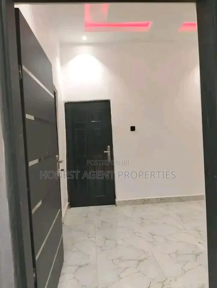 4bdrm Duplex in Apo Resettlement for sale in Apo Resettlement