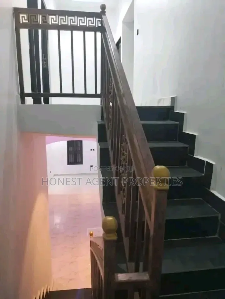 4bdrm Duplex in Apo Resettlement for sale in Apo Resettlement