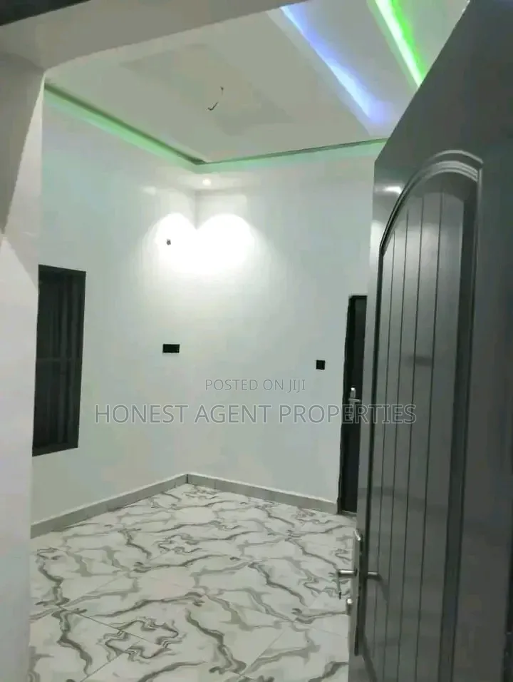 4bdrm Duplex in Apo Resettlement for sale in Apo Resettlement