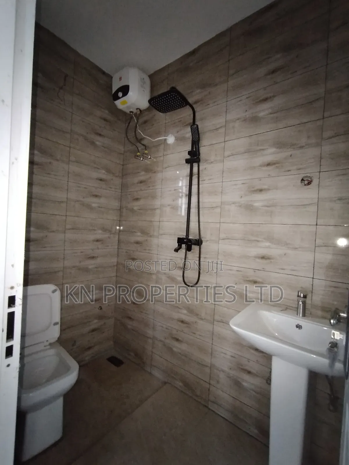4bdrm Duplex in Kado for rent in Kado