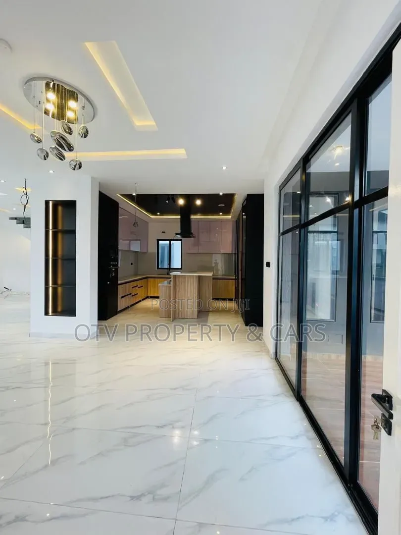 Furnished 5bdrm Duplex in Lekki Phase 2 for sale in Lekki Phase 2