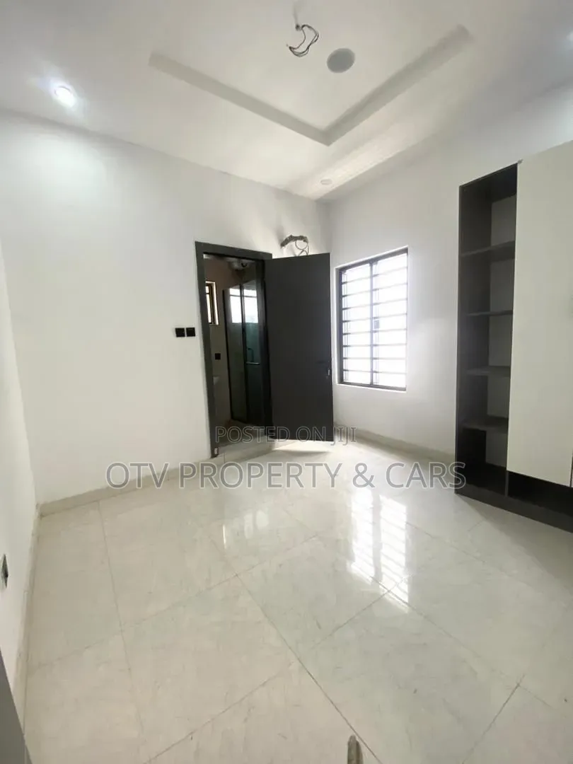 Furnished 4bdrm Duplex in Lekki Phase 2 for sale in Lekki Phase 2