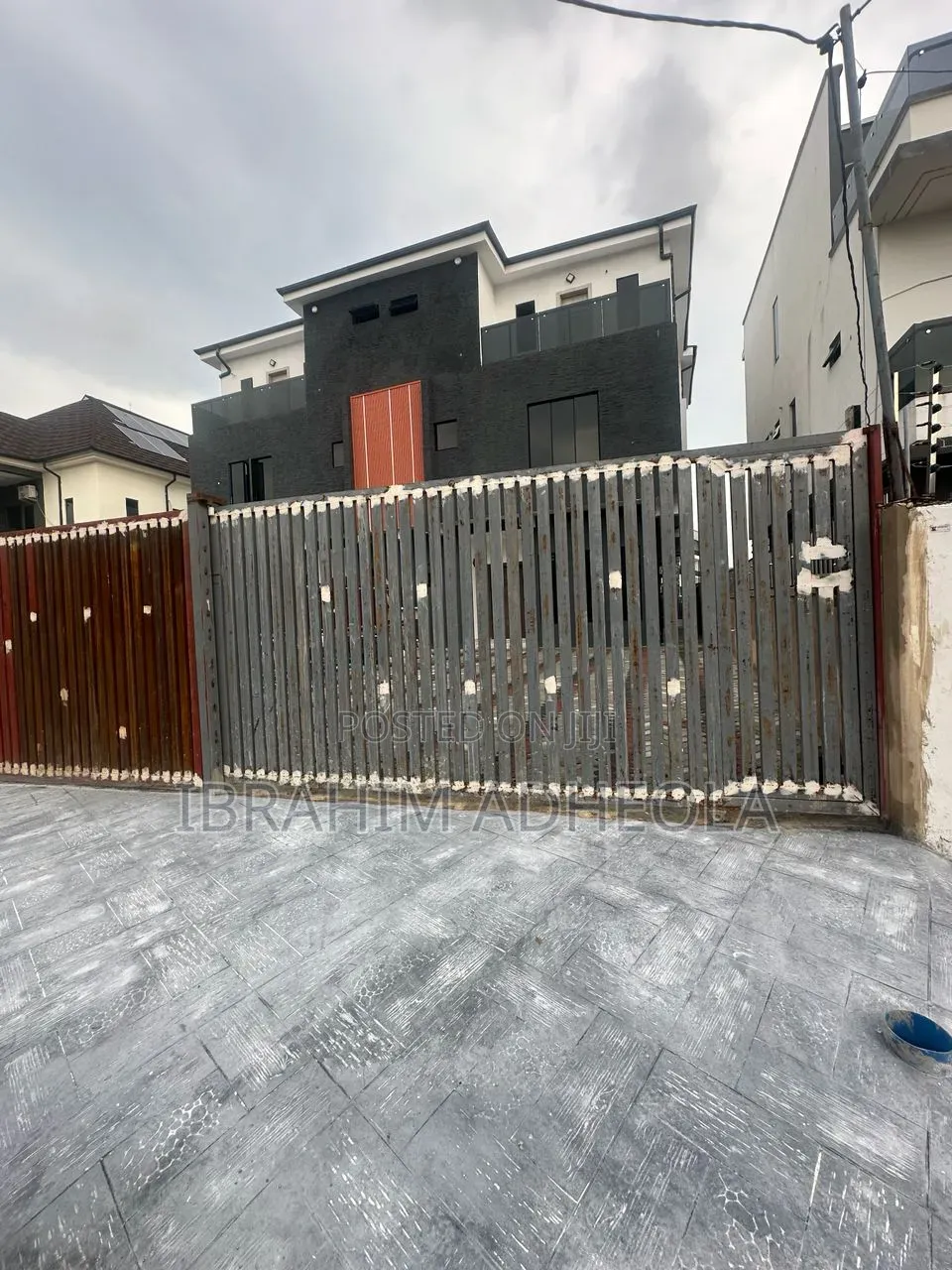 4bdrm Duplex in Millennium, Millenuim/UPS for sale in Millenuim/UPS