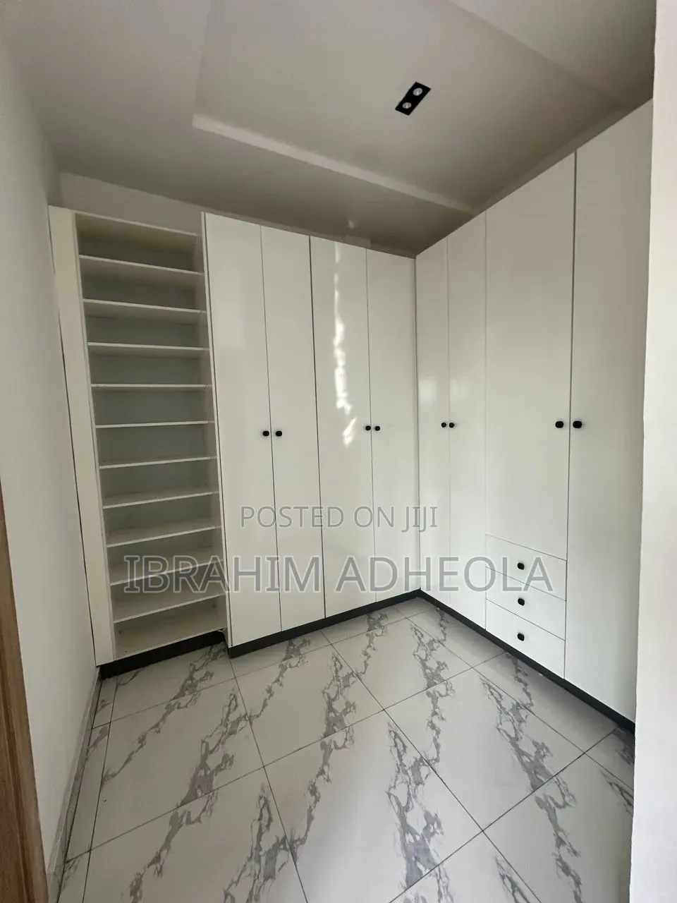 4bdrm Duplex in Millennium, Millenuim/UPS for sale in Millenuim/UPS