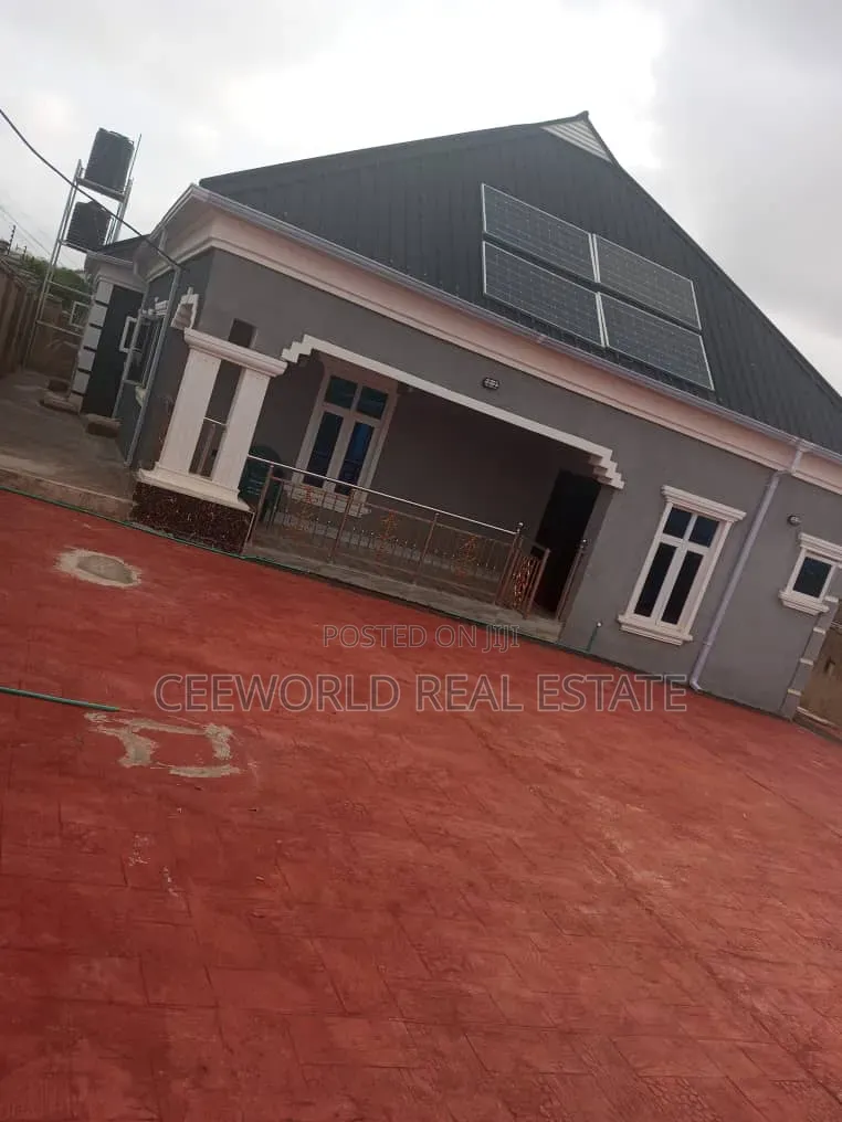 5bdrm Bungalow in Opposite Christ High for rent in Akala Express