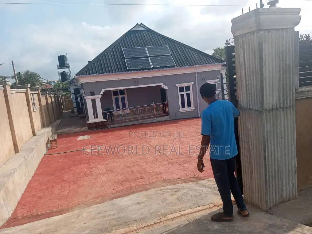5bdrm Bungalow in Opposite Christ High for rent in Akala Express