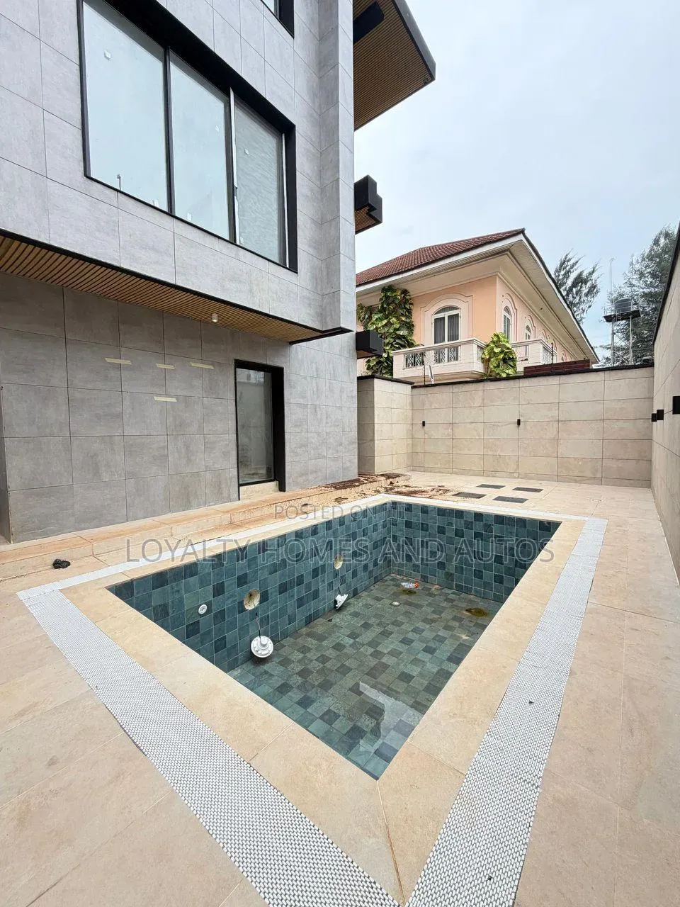 5bdrm Duplex in Banana Island for sale in Banana Island
