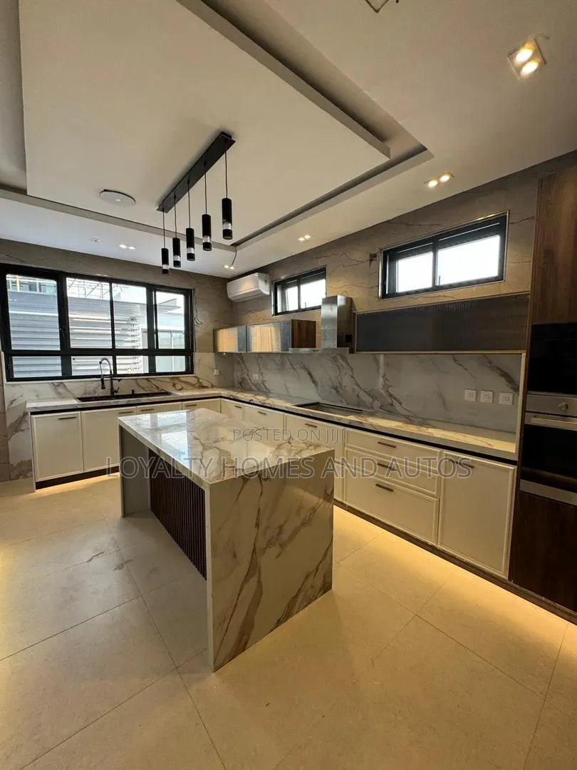 5bdrm Duplex in Banana Island for sale in Banana Island