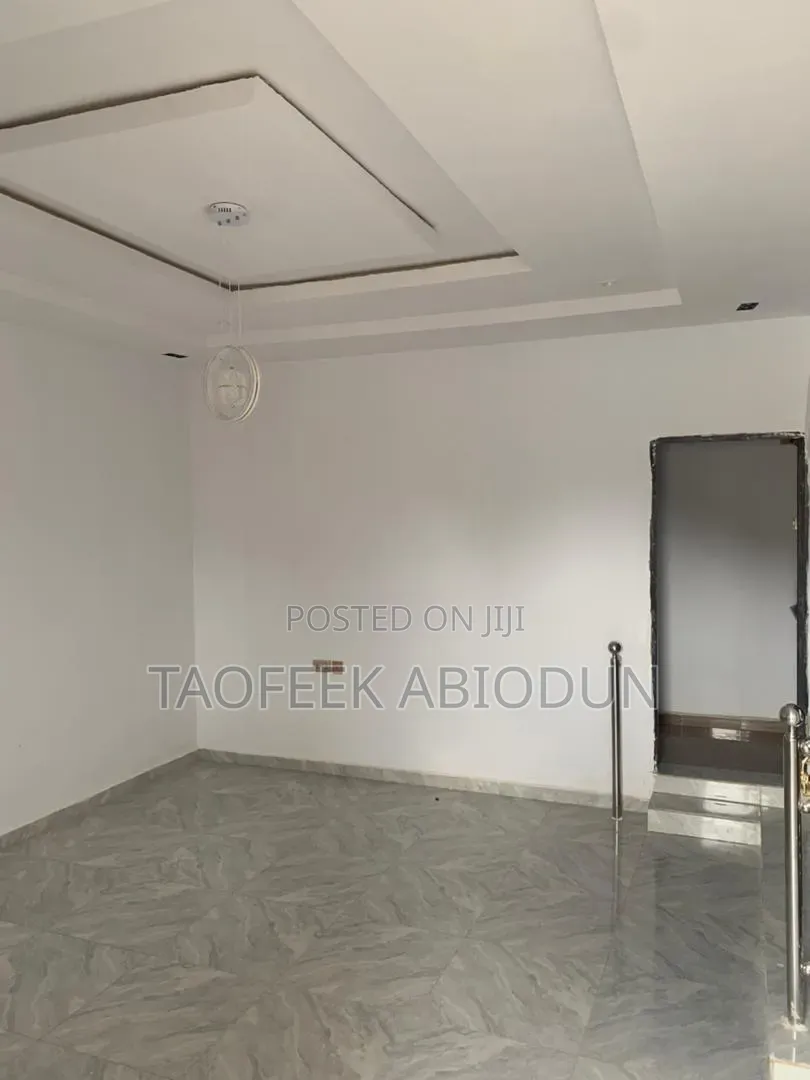 Furnished 2bdrm Block of Flats in Zone 15 Adeleke, Olorunda-Osun in Olorunda-Osun