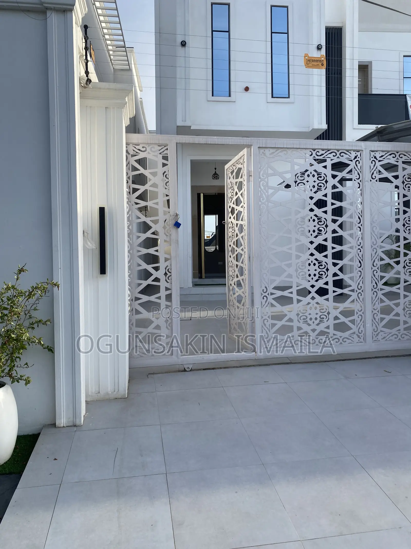 5bdrm Duplex in Omole Estate for sale in Omole Phase 1