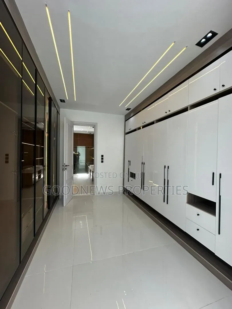 5bdrm Duplex in Osapa London for sale in Osapa london