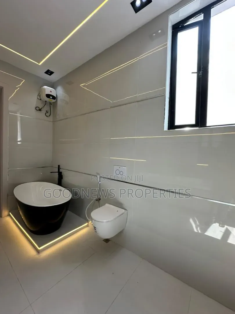 5bdrm Duplex in Osapa London for sale in Osapa london