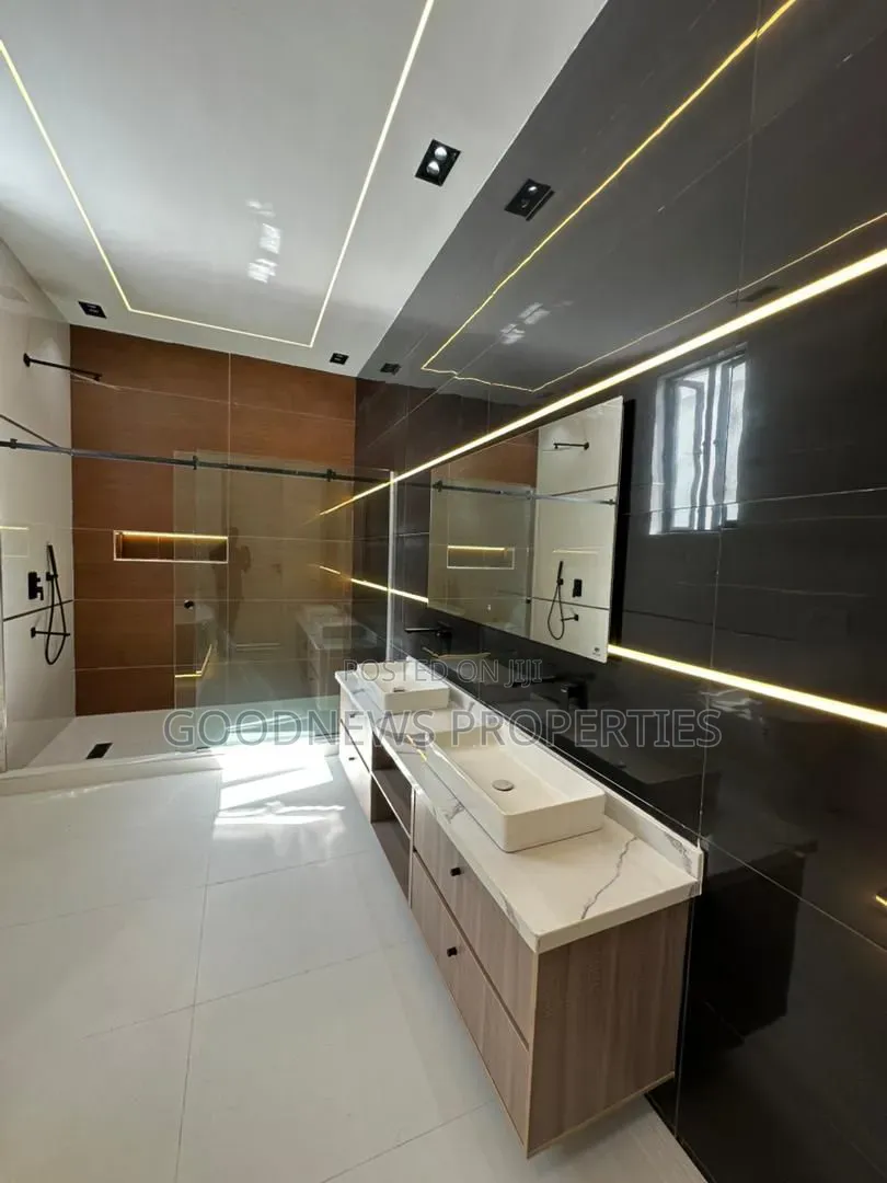 5bdrm Duplex in Osapa London for sale in Osapa london