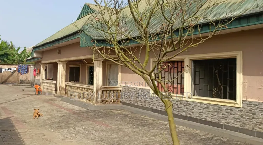 6bdrm Bungalow in Shelter Afrique, Uyo for sale in Uyo