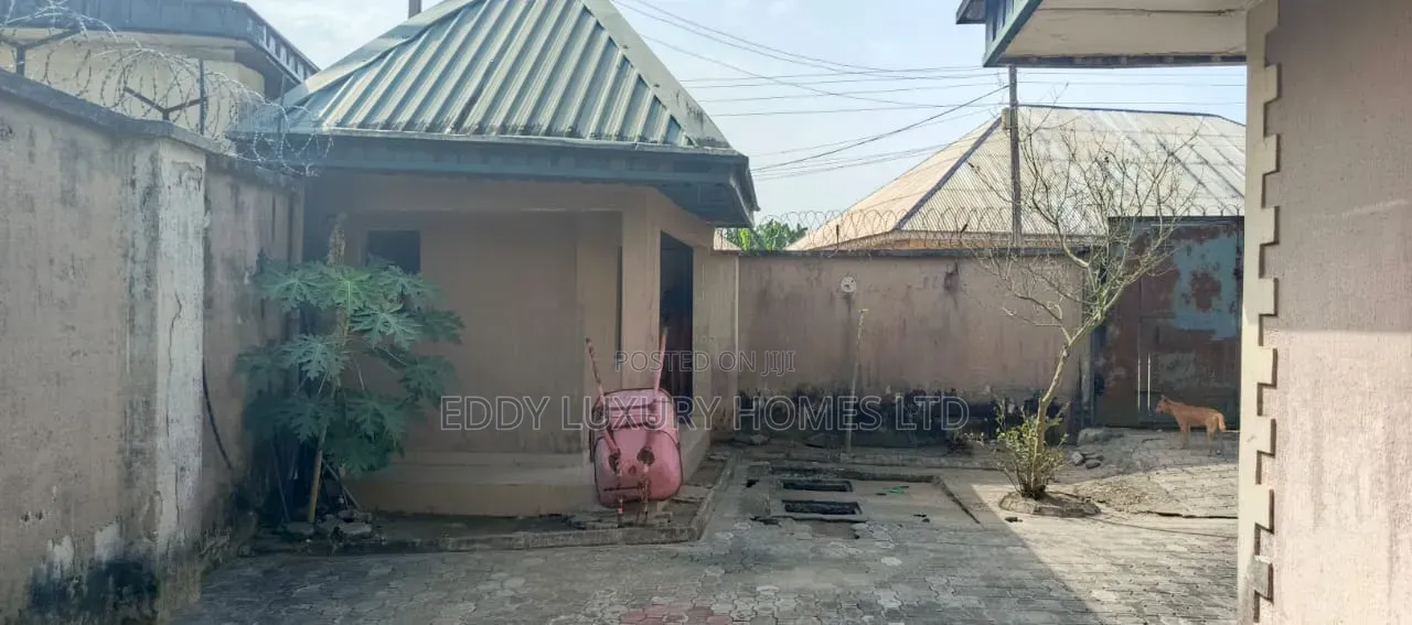 6bdrm Bungalow in Shelter Afrique, Uyo for sale in Uyo