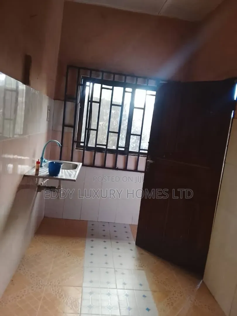 6bdrm Bungalow in Shelter Afrique, Uyo for sale in Uyo