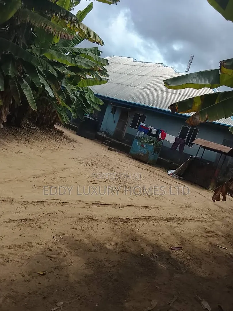 8bdrm Block of Flats in Ikot-Ekpene Rd, Uyo for sale in Uyo