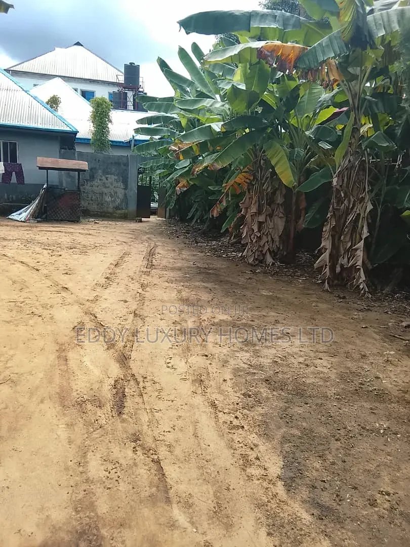 8bdrm Block of Flats in Ikot-Ekpene Rd, Uyo for sale in Uyo