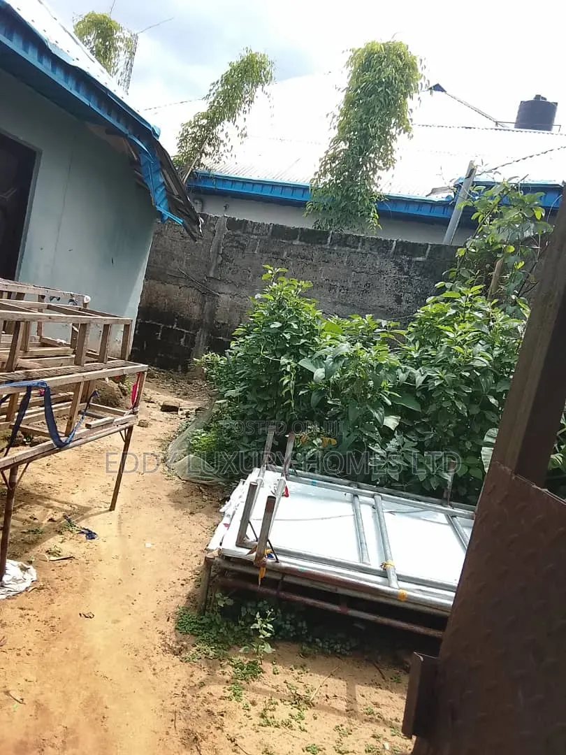 8bdrm Block of Flats in Ikot-Ekpene Rd, Uyo for sale in Uyo