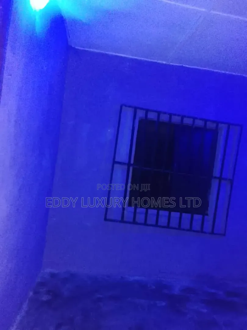 8bdrm Block of Flats in Ikot-Ekpene Rd, Uyo for sale in Uyo