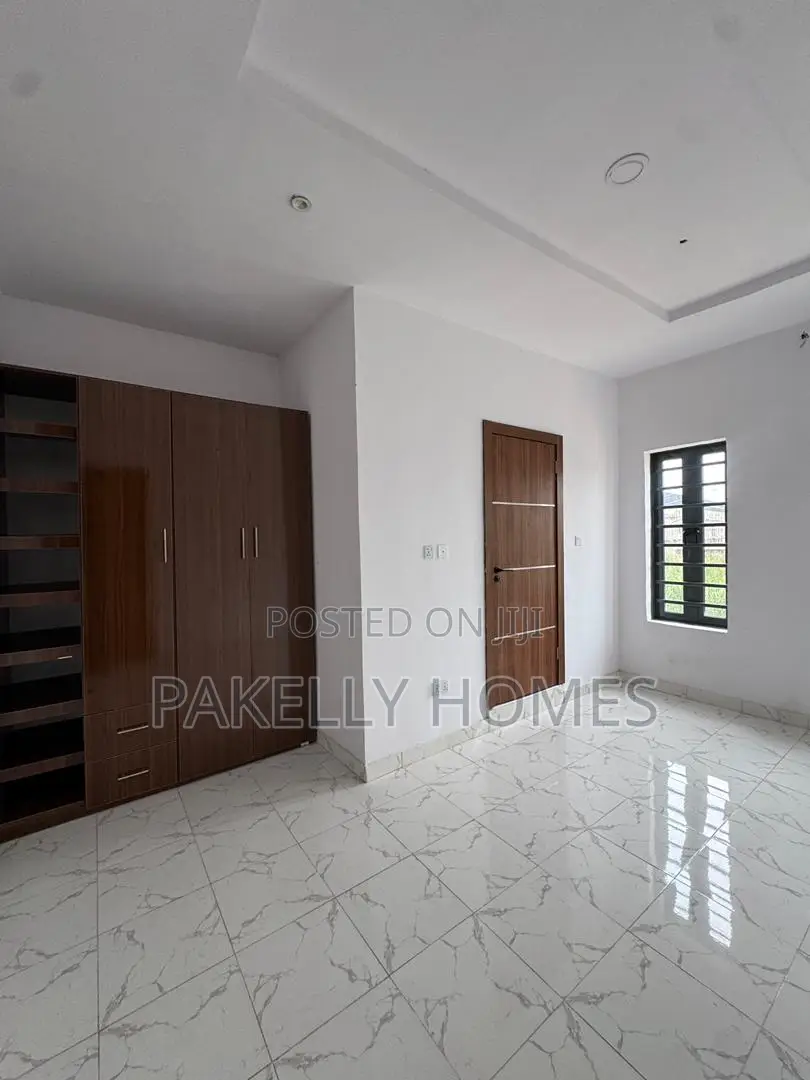 3bdrm Duplex in Ikota for sale in Ikota