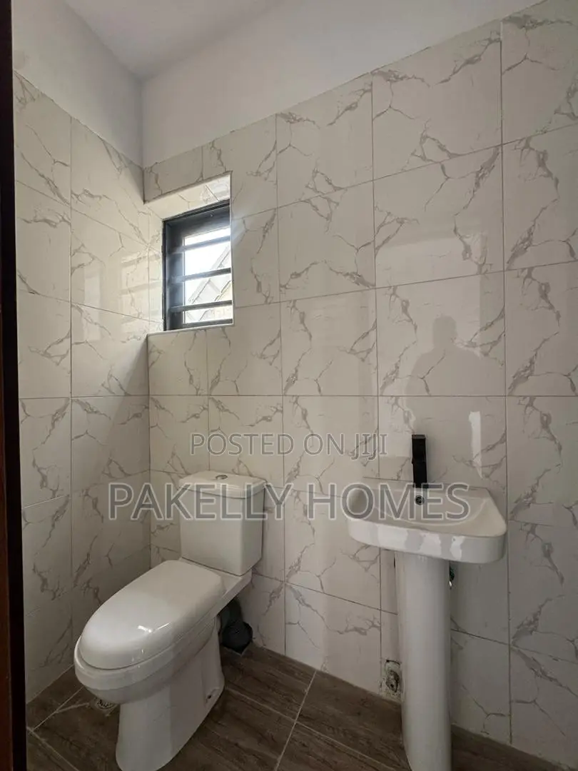 3bdrm Duplex in Ikota for sale in Ikota