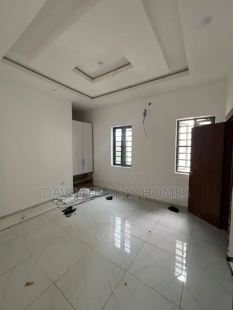 4bdrm Duplex in Chevron for rent in Chevron