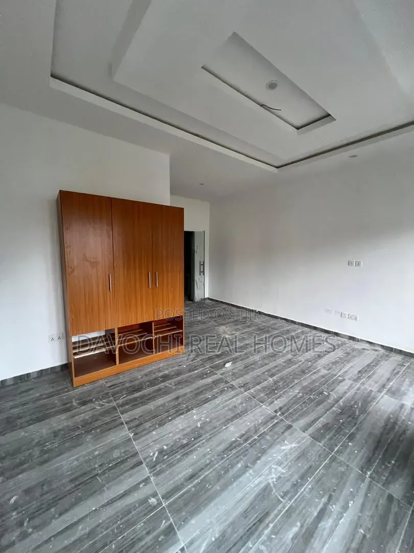4bdrm Duplex in Chevron for rent in Chevron