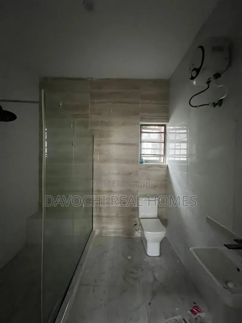 4bdrm Duplex in Chevron for rent in Chevron
