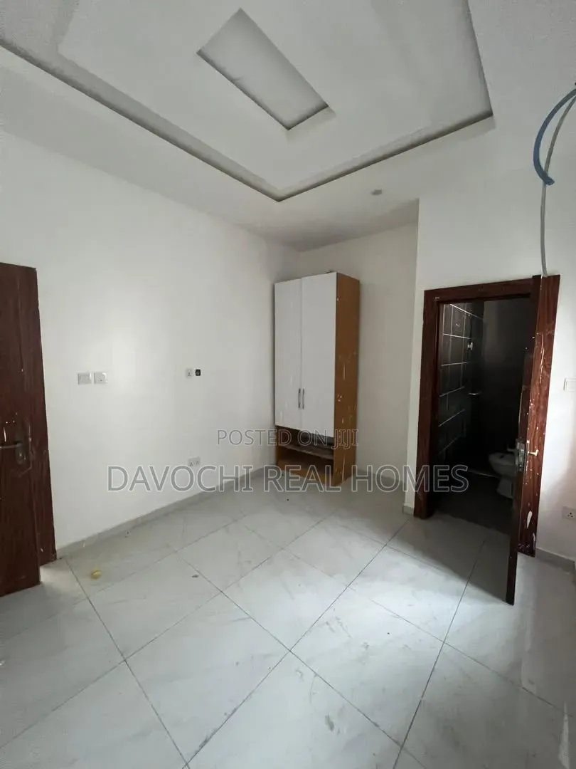 4bdrm Duplex in Chevron for rent in Chevron