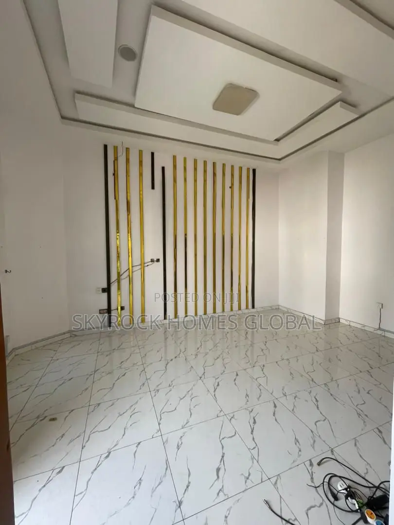 4bdrm Duplex in Osapa london for sale in Osapa london