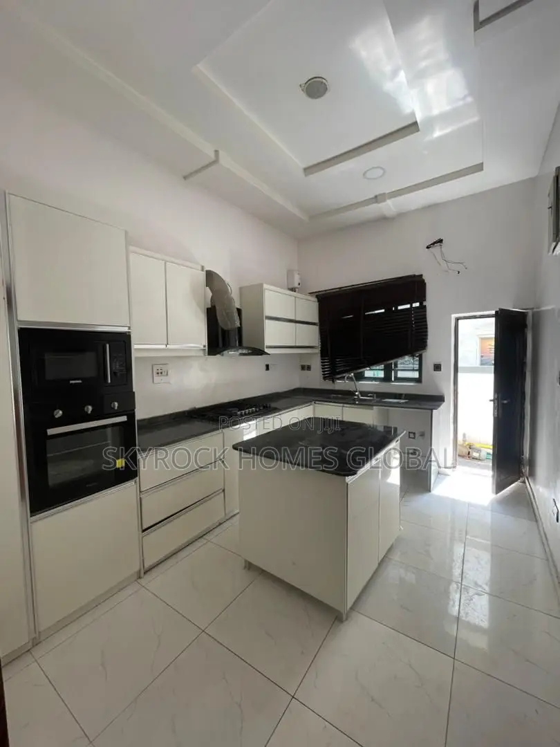 4bdrm Duplex in Osapa london for sale in Osapa london