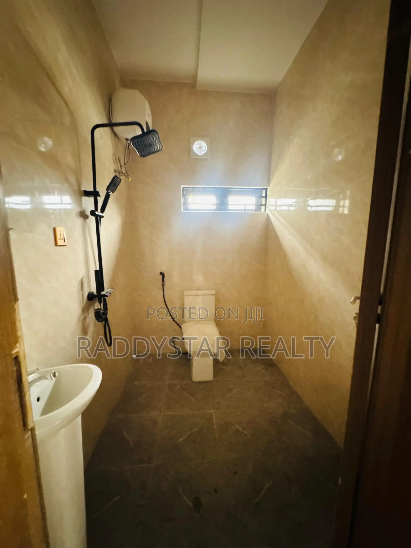 2bdrm Apartment in Surulere for sale in Surulere