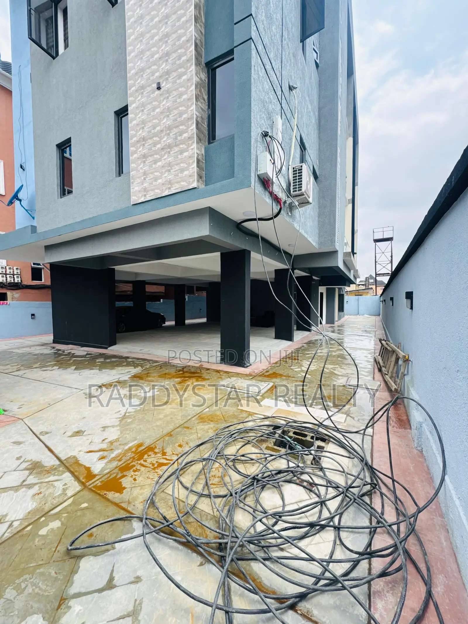 2bdrm Apartment in Surulere for sale in Surulere