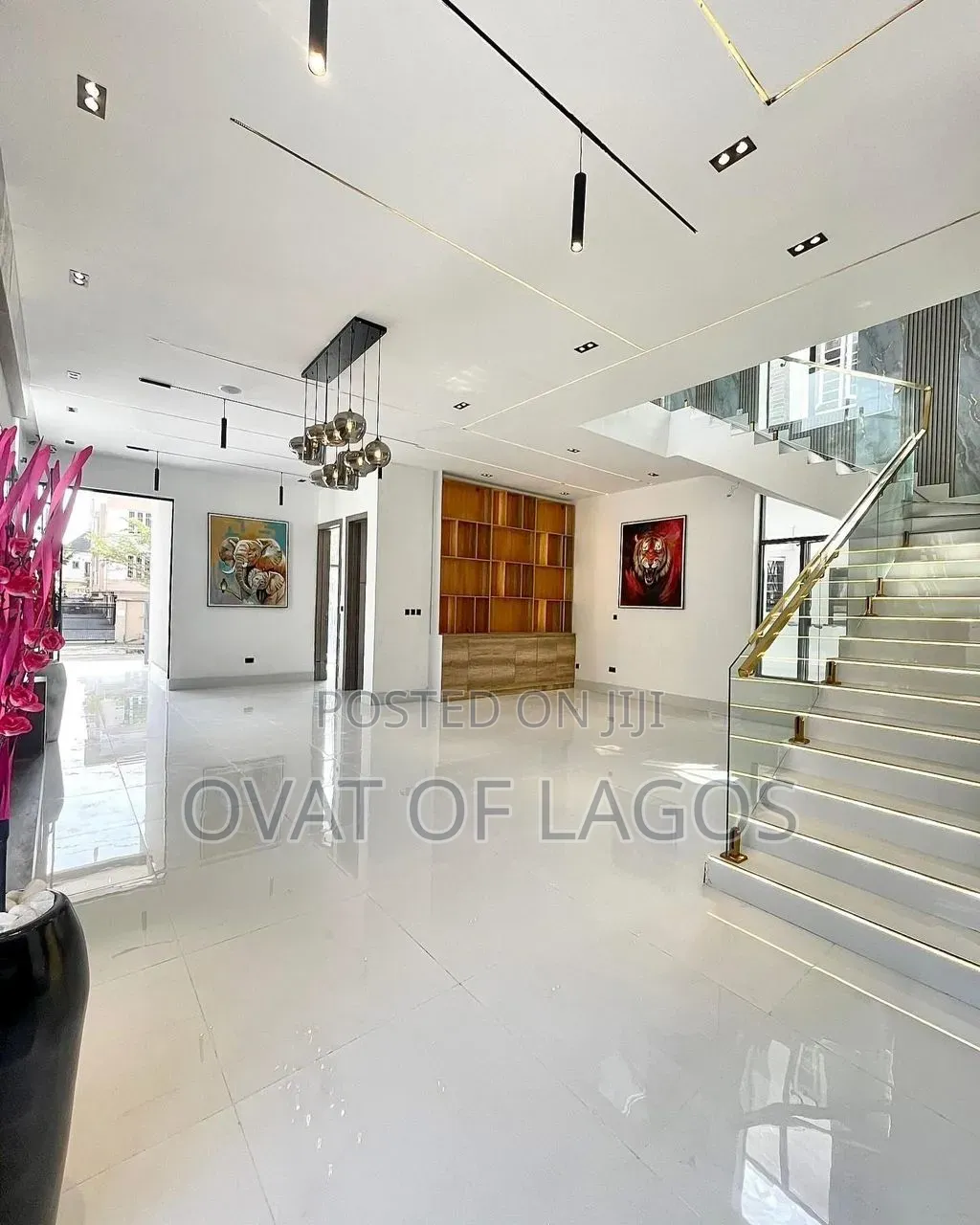 5bdrm Duplex in Chevron Tollgate for sale in Chevron