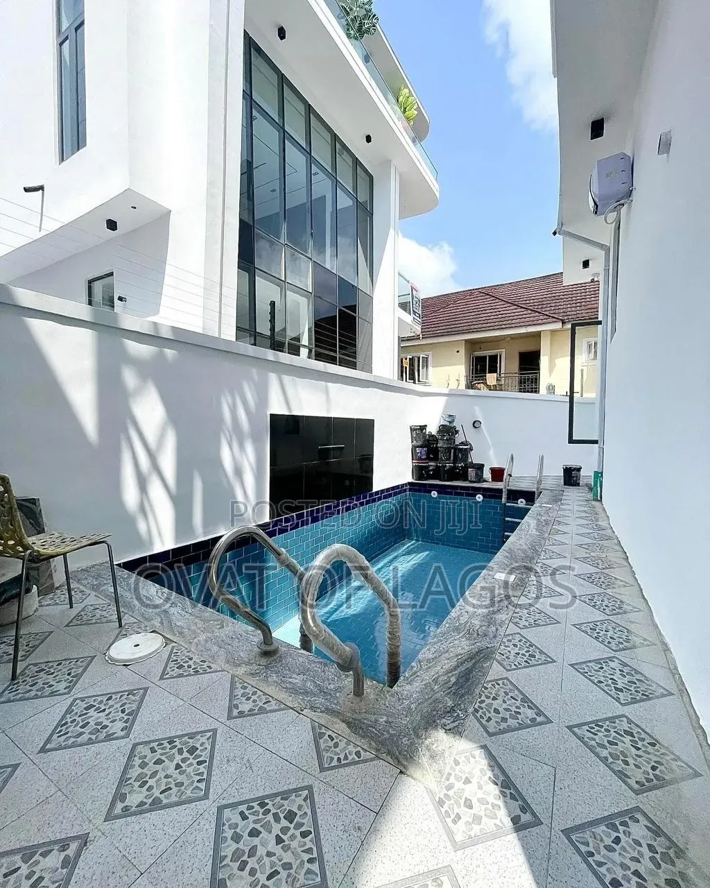 5bdrm Duplex in Chevron Tollgate for sale in Chevron