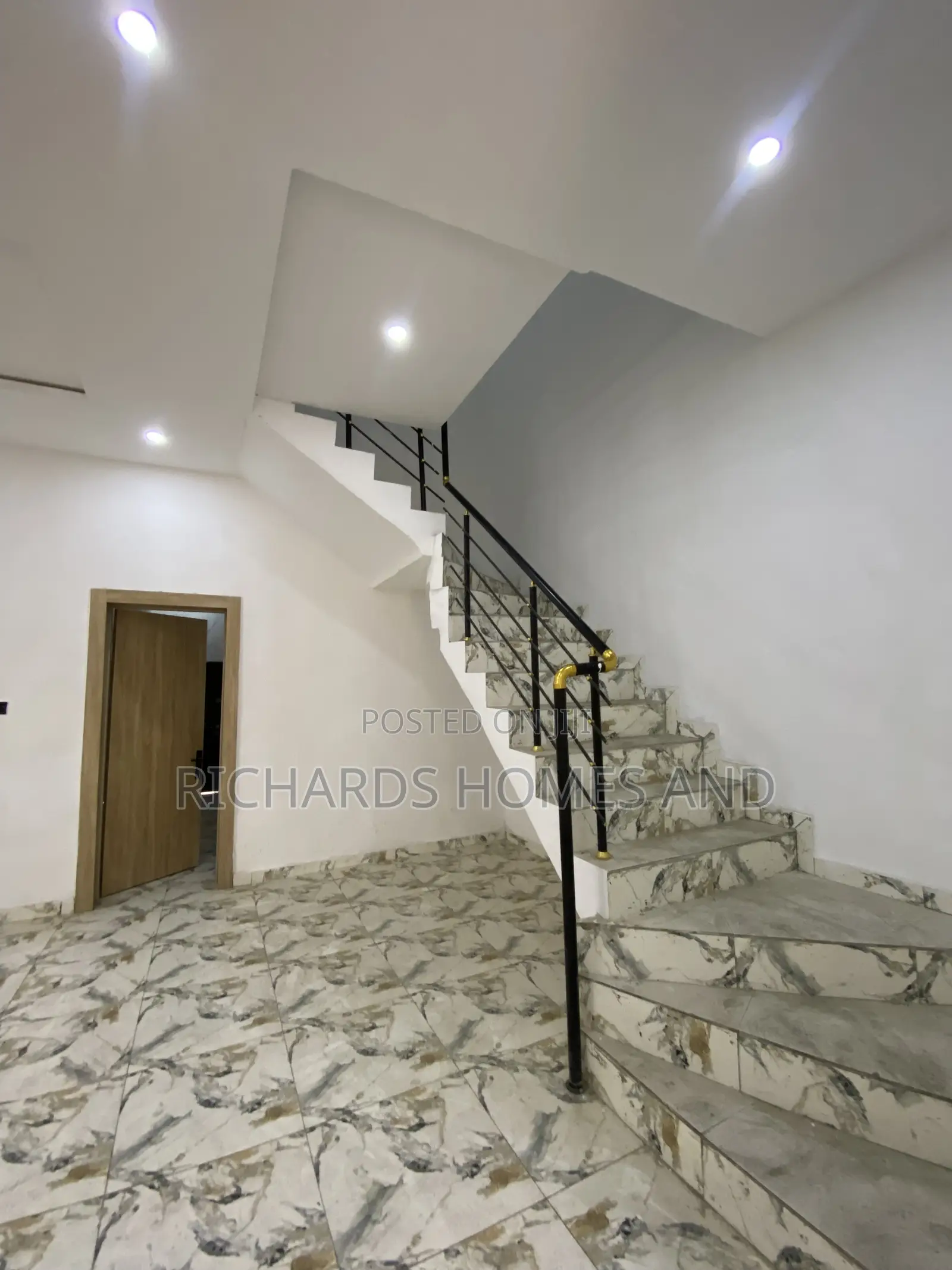 4bdrm Duplex in Ajiwe for rent in Ajiwe