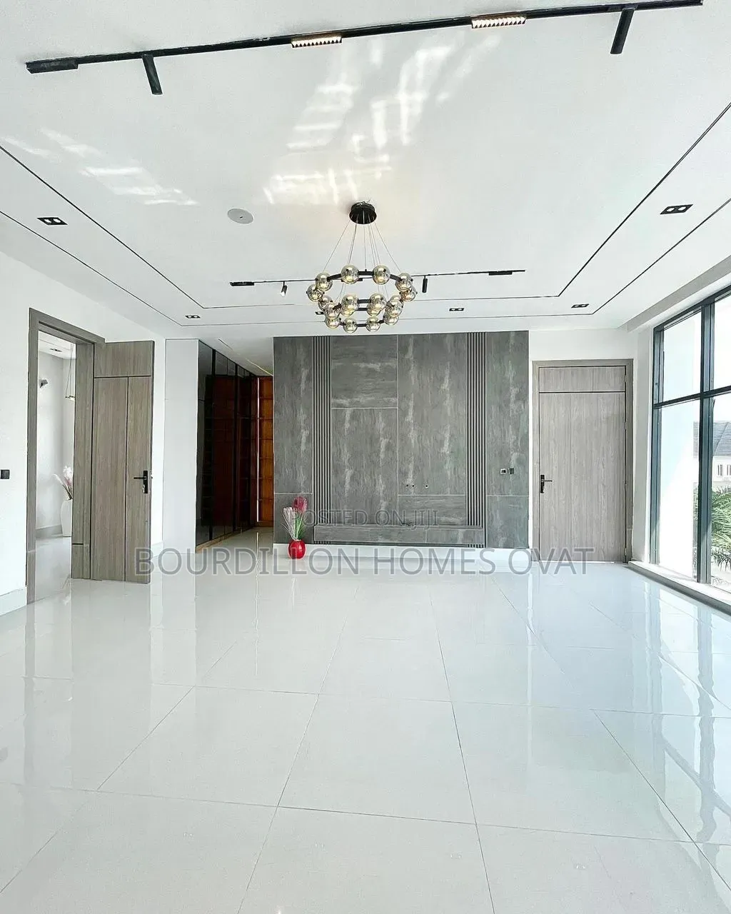 5bdrm Duplex in Chevron Toll Gate for sale in Chevron