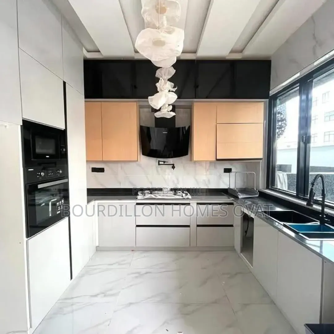 4bdrm Duplex in Lekki Phase 1 for sale in Lekki Phase 1