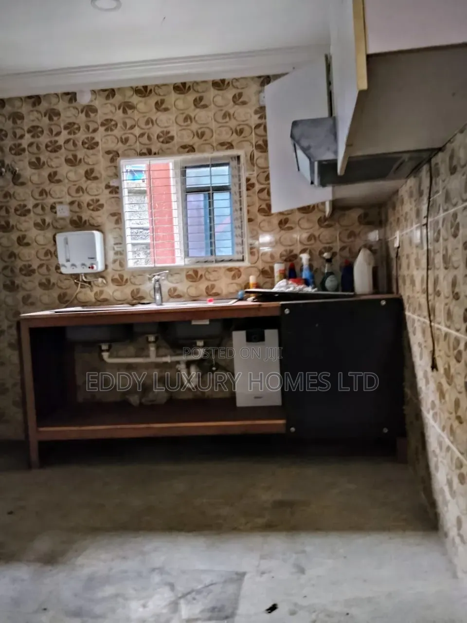 6bdrm Bungalow in Osongama Estate, Uyo for sale in Uyo