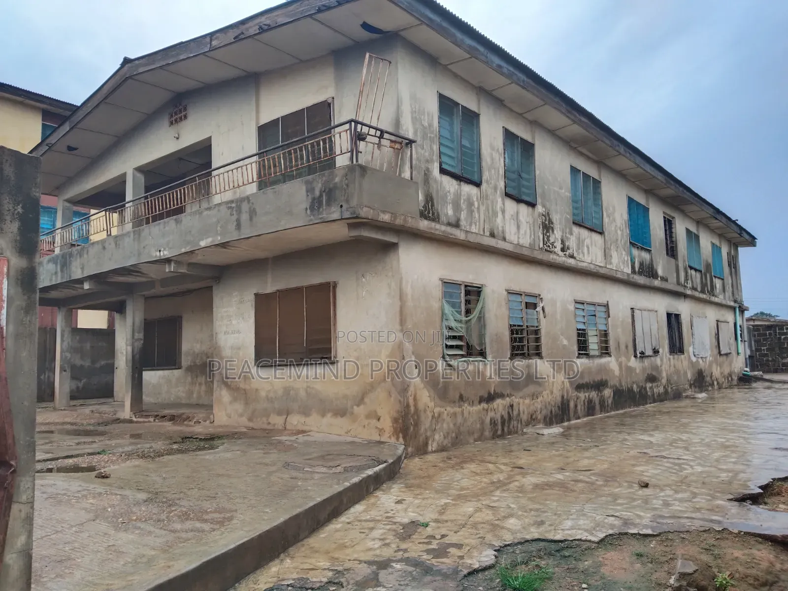 20bdrm House in Shagamu, Karasuwa for sale in Karasuwa