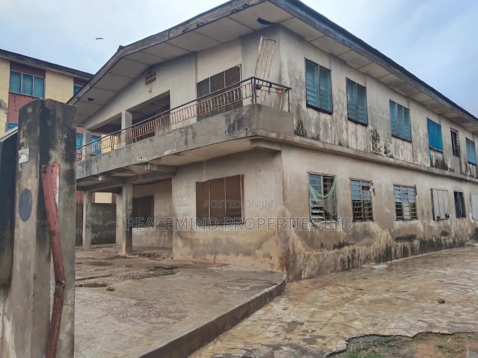 20bdrm House in Shagamu, Karasuwa for sale in Karasuwa