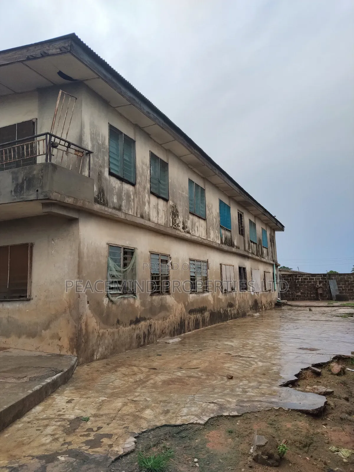 20bdrm House in Shagamu, Karasuwa for sale in Karasuwa