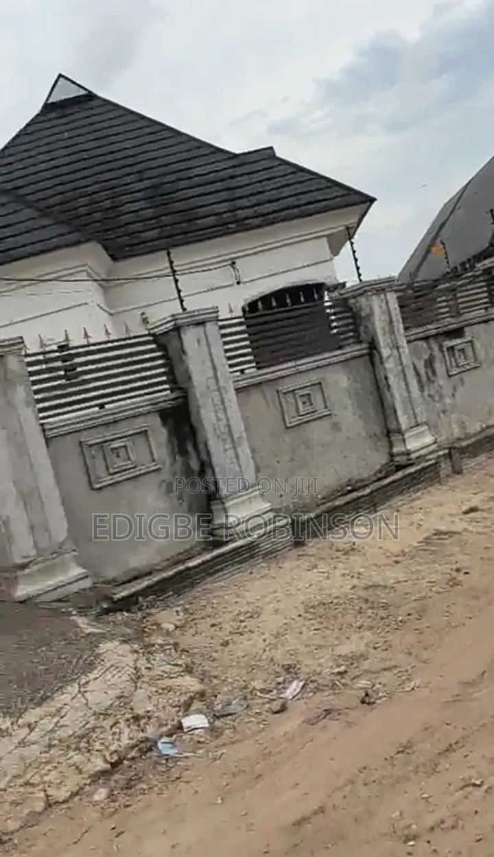 5bdrm Bungalow in Ekredjebor Estate, Ugheli for sale in Ugheli